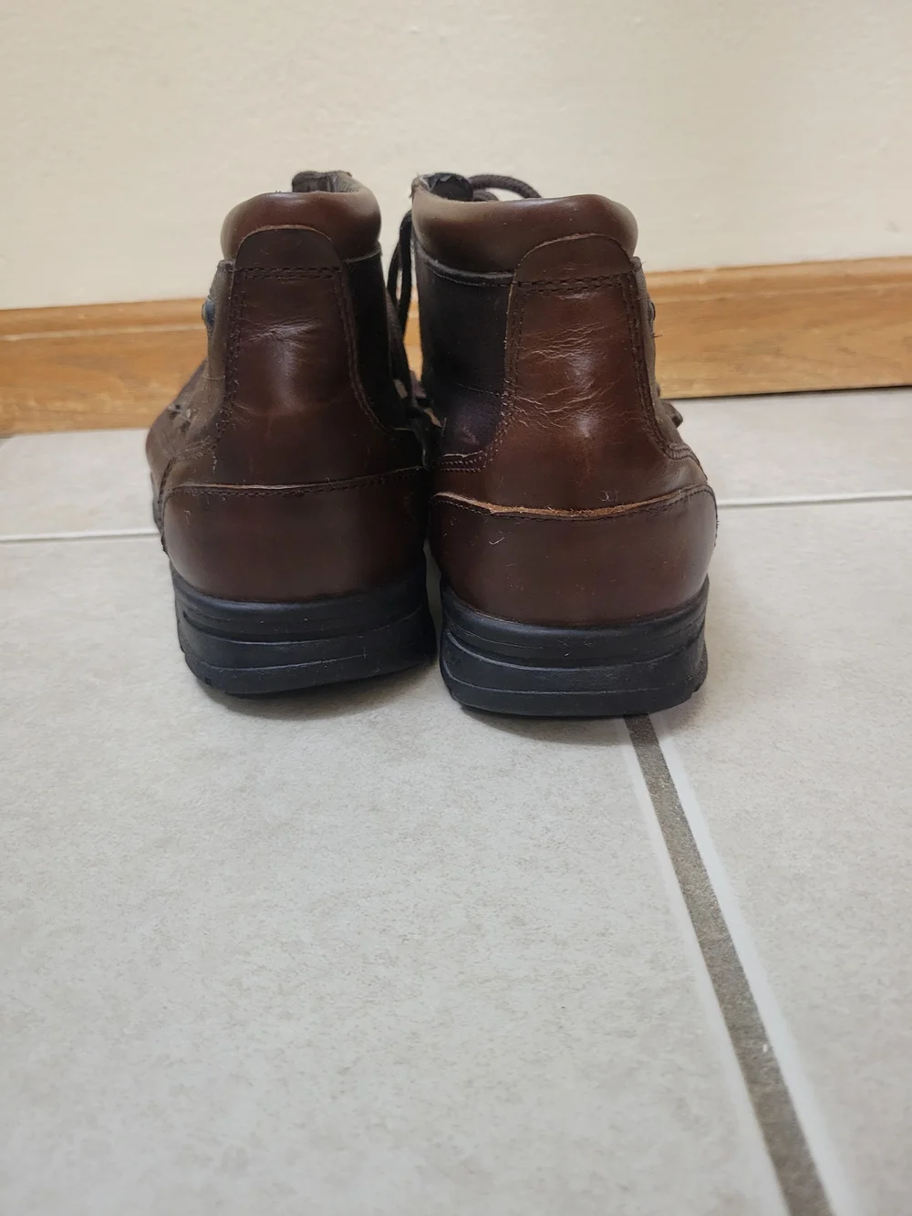 Bass Men's Dark Brown Leather Boat Shoes with Tan Accents